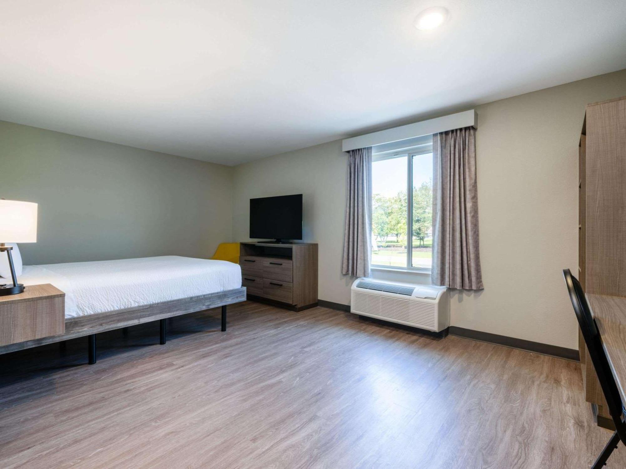 Echo Suites Extended Stay By Wyndham Indianapolis Ameriplex Exterior photo